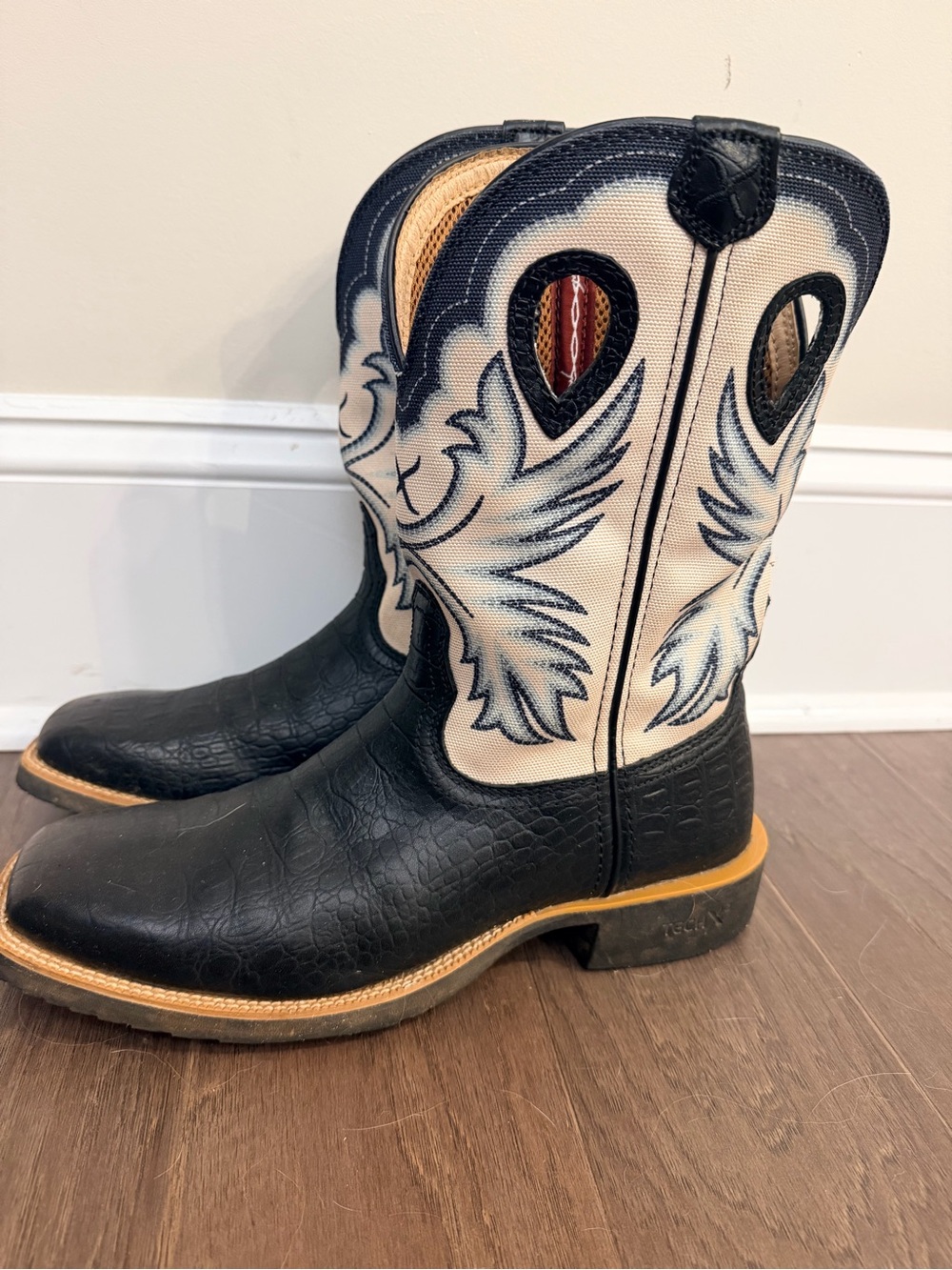 Twisted X Men’s Tech X Western Cowboy Boots – Size 9D – Black & Bone